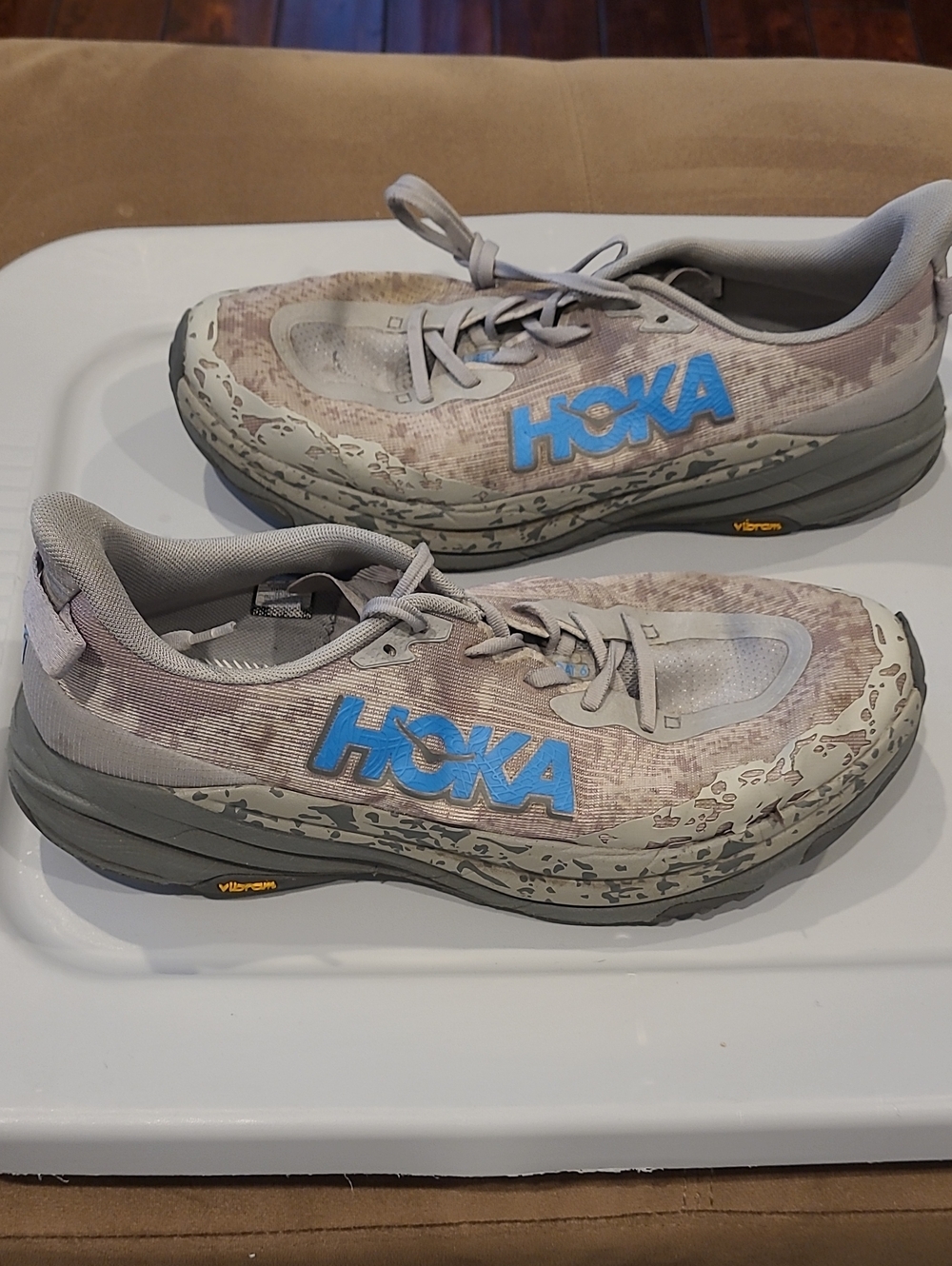 Hoka One One Speedgoat 6 Neutral Trail Running Shoes Beige/Blue Logo Sz 12.5D